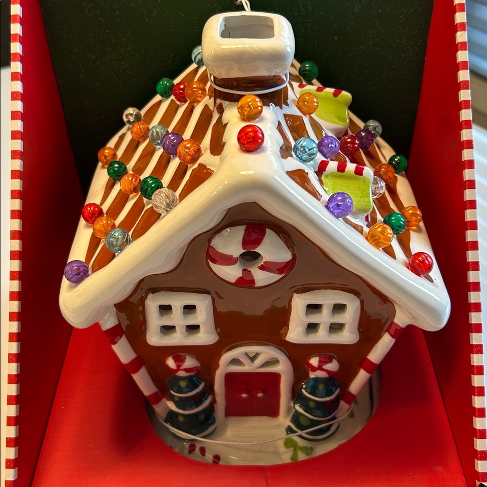 Gingerbread House - Lights Up! BNIB
